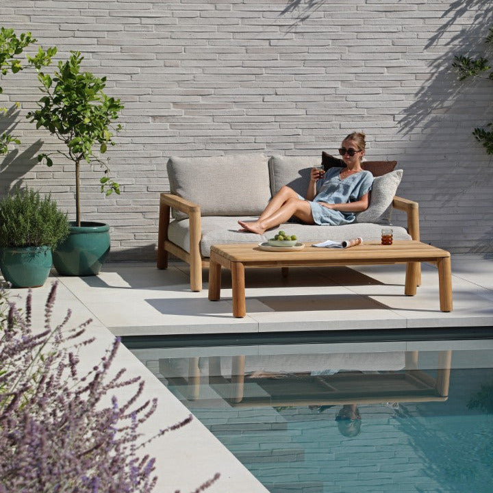 Tolo 2-zit loungebank in teak en all-weather kussens