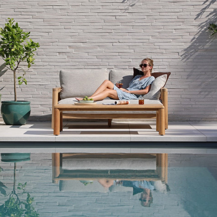 Tolo 2-zit loungebank in teak en all-weather kussens