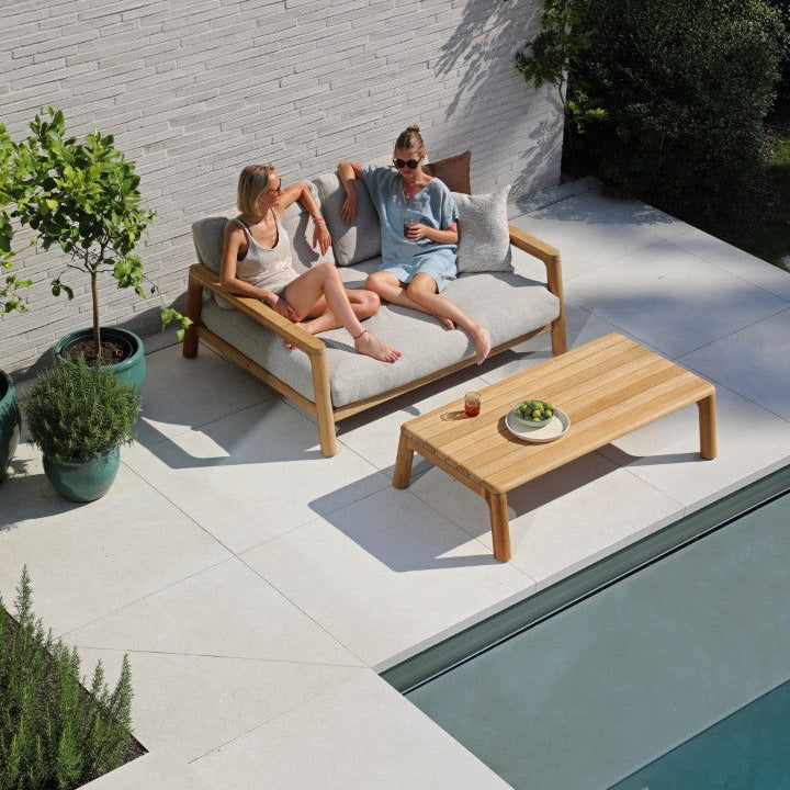Tolo 2-zit loungebank in teak en all-weather kussens