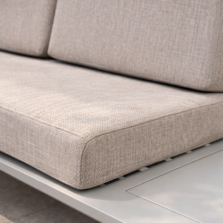 Salon de jardin Fiji en aluminium beige (dune) avec coussins toutes saisons