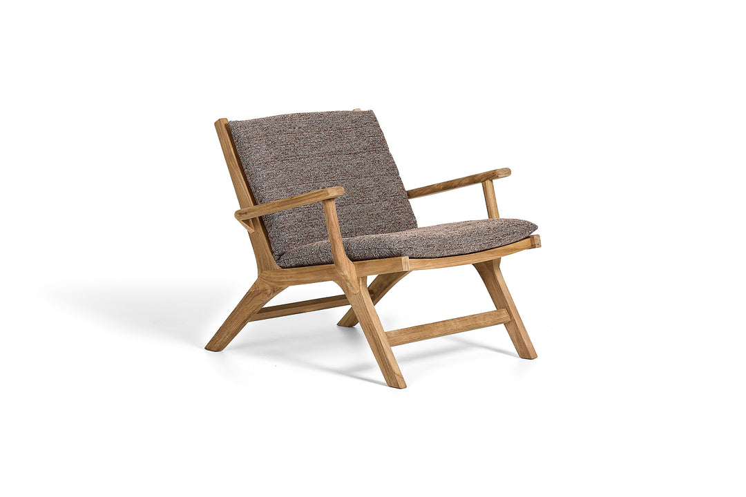 Koozy lounge chair in teak with armrests