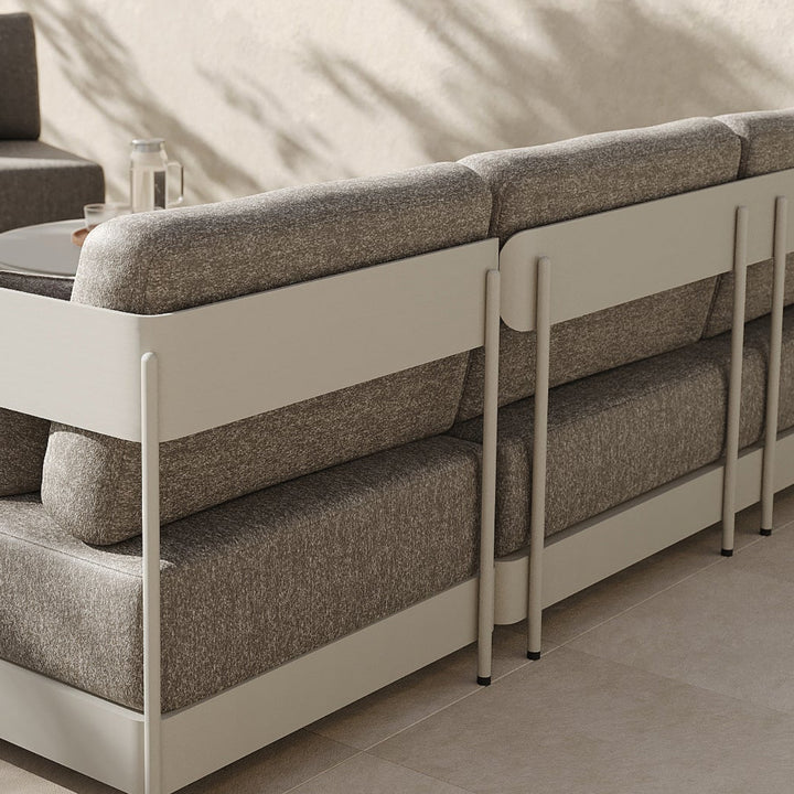 Senso lounge in beige (dune) aluminium and all-weather cushions