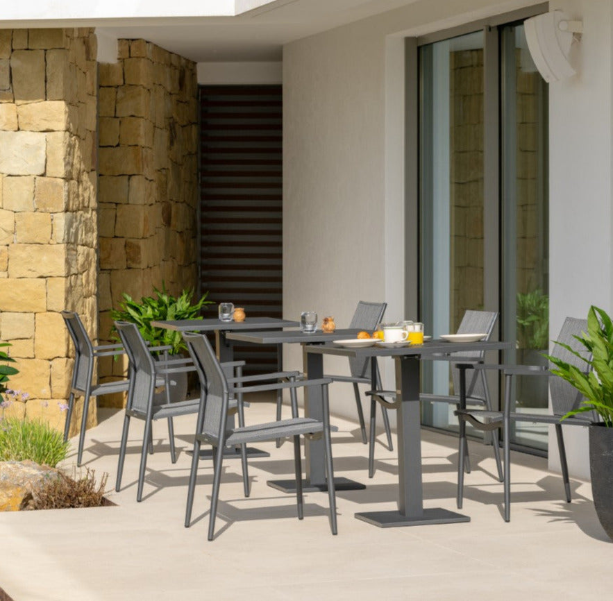 Table de jardin Parana en aluminium antracite avec 2 chaises empilables Loya